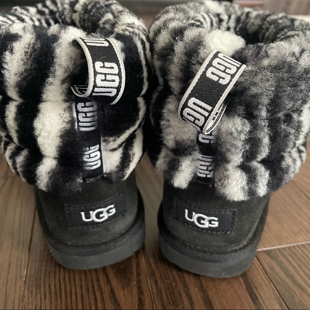 Ugg Girls Zebra- Authentic Shearling